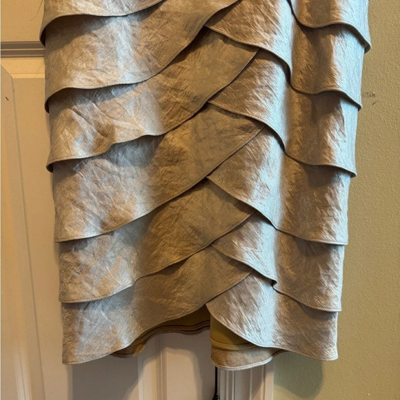 London Times Gold Scalloped Tiered Dress Sz 12 - Picture 3 of 9